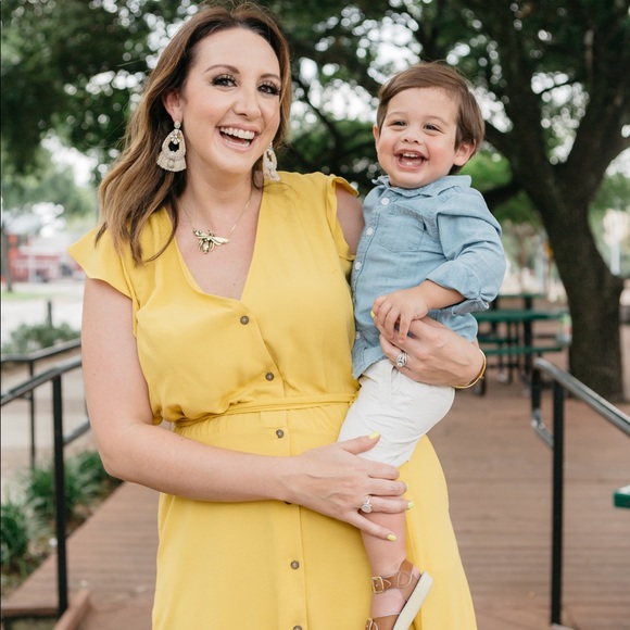 Meet your Posher, Amy - Picture 2 of 2